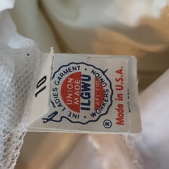 Int. Ladies Garment Workers Union Vtg. Victorian Wedding gown sold as is - Picture 10 of 10